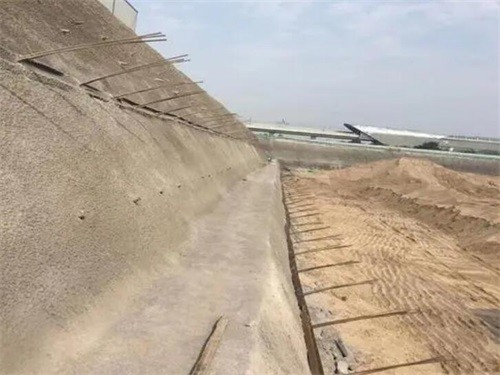 龙南河道边坡加固